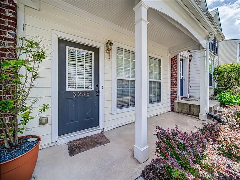 3285 Hidden Cove Cir — Photo 2