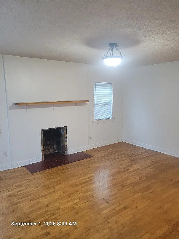 2 bed, 1.5 bath, 1100 sqft, $1,200 — Photo 3