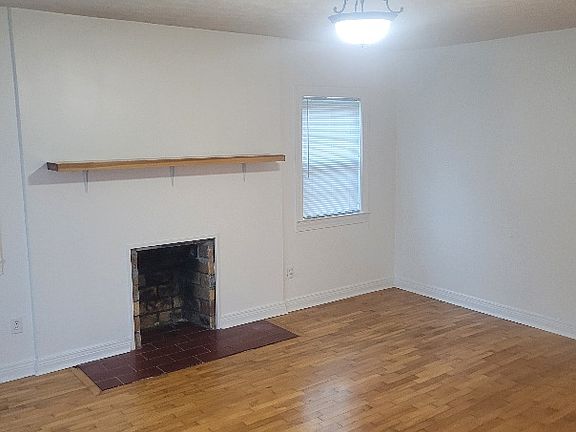3rd image of 110 Montgomery Ave Unit A