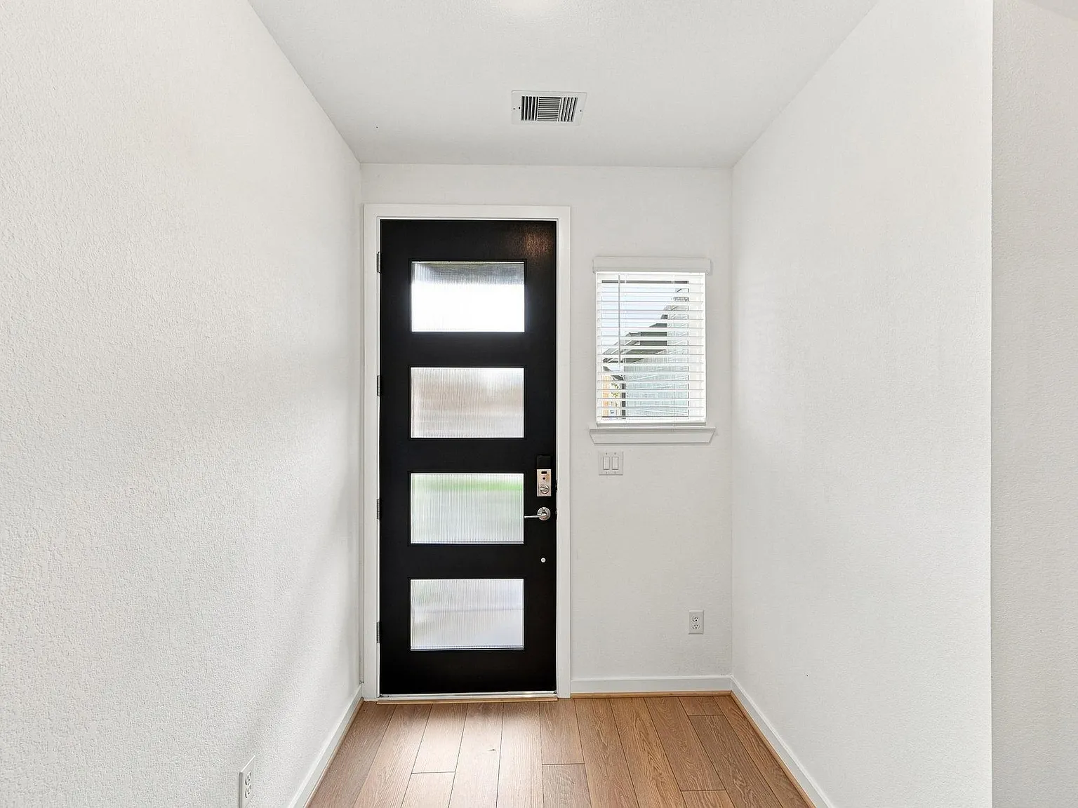 4 bed, 3.0 bath, $2,600 — Photo 4