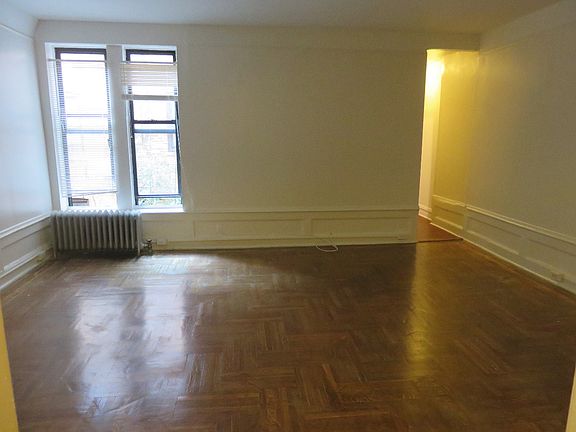 3rd image of 263 Parkside Ave APT B4