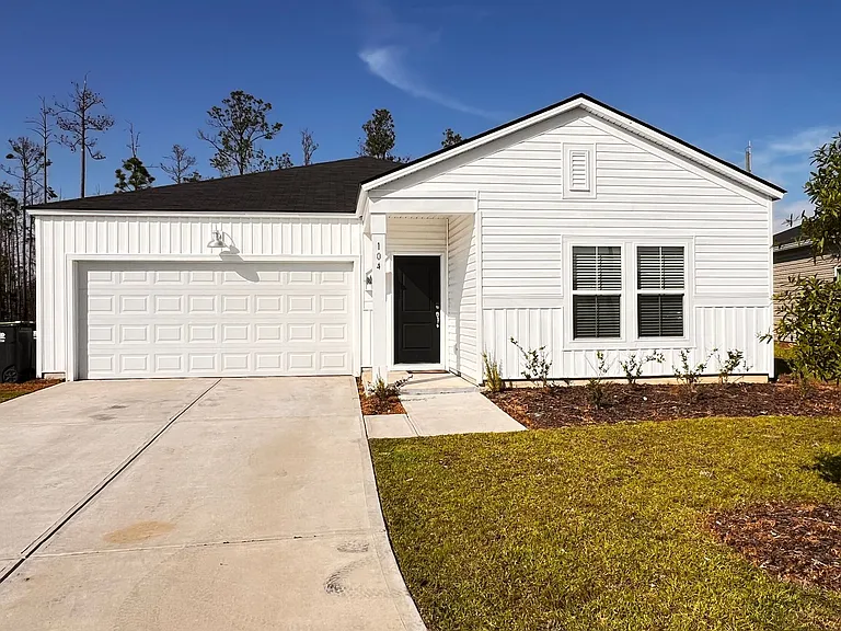 104 Dogwood Ln — Photo 1