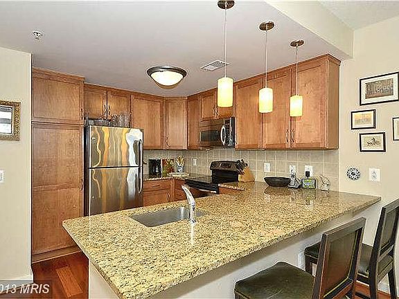 5th image of 888 N Quincy St Unit 1811