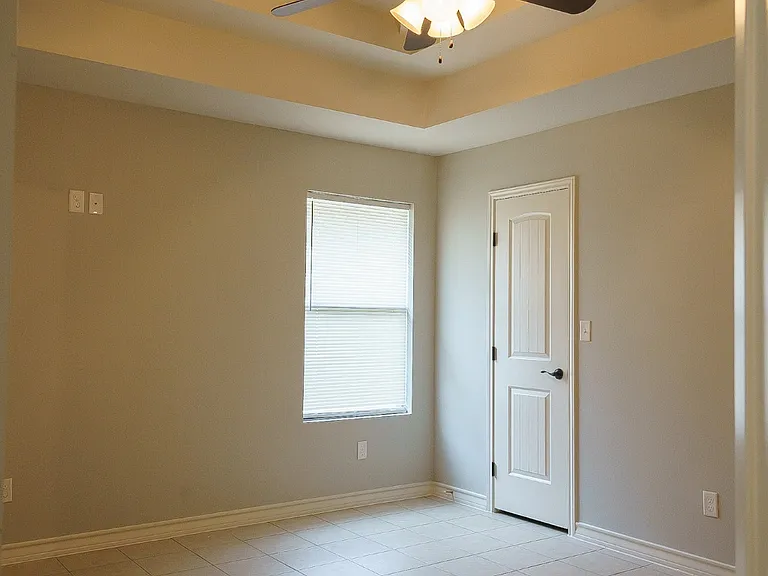 406 E 3rd St #10 — Photo 5