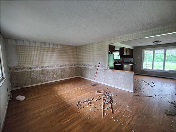 5th image of 1151 E Meadows Dr