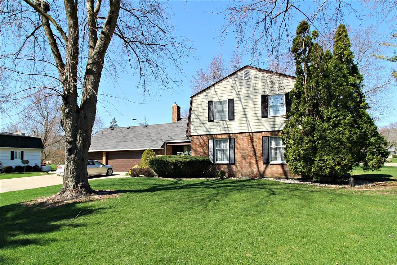 1119 Woodkrest Dr photo 1