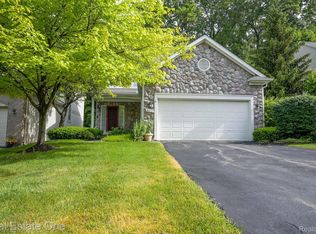 6612 Pond View Rd, Clarkston, MI 48346