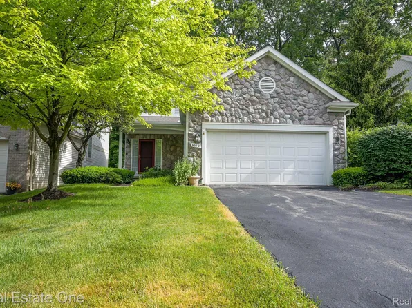 6612 Pond View Rd, Clarkston, MI 48346