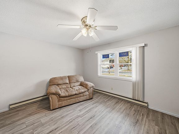 4th image of 105-109 NE 5th Ave