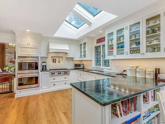 5th image of 6 E Huxley Dr