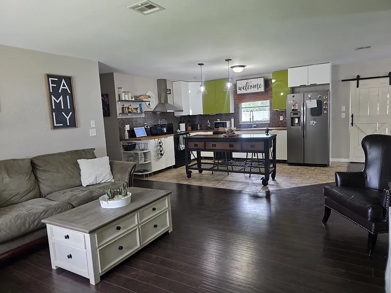 3263 Geneva St — Photo 1