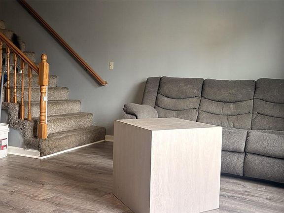 3rd image of 10 Burleigh St