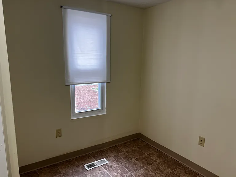 4 Adams Circle Apartments — Photo 9