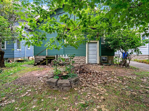 5th image of 337 Winona St W