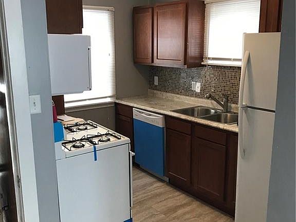 3rd image of 19575 Renwood Ave