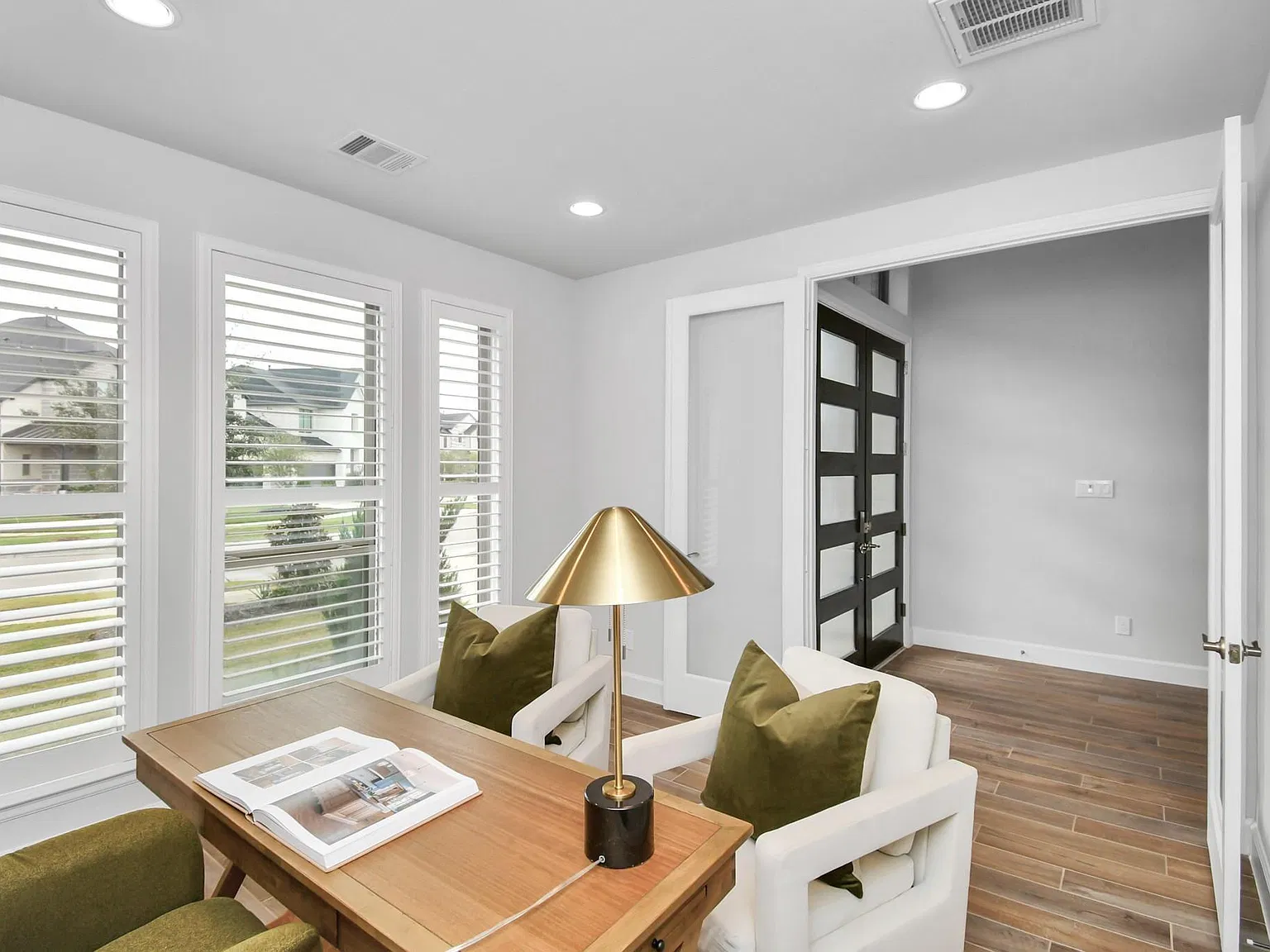 4 bed, 3.5 bath, 3299 sqft, $4,800 — Photo 3