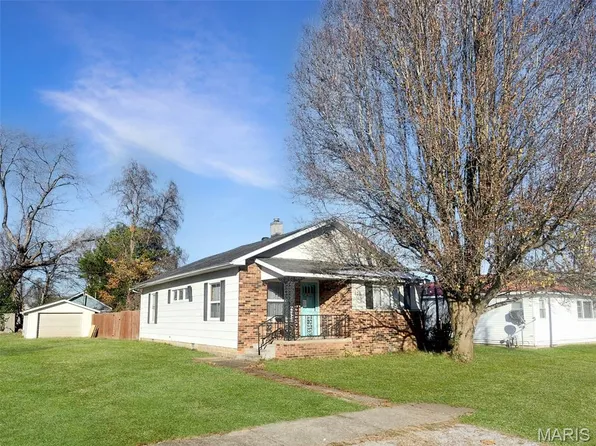 603 W Ray Ave, Christopher, IL 62822