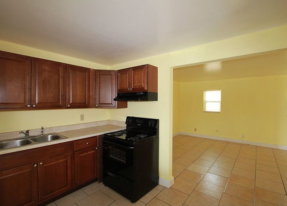 1st image of 419 93rd Ave N APT 4