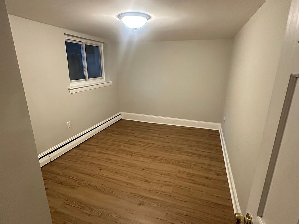 1st image of 61 Chiswick Rd #2