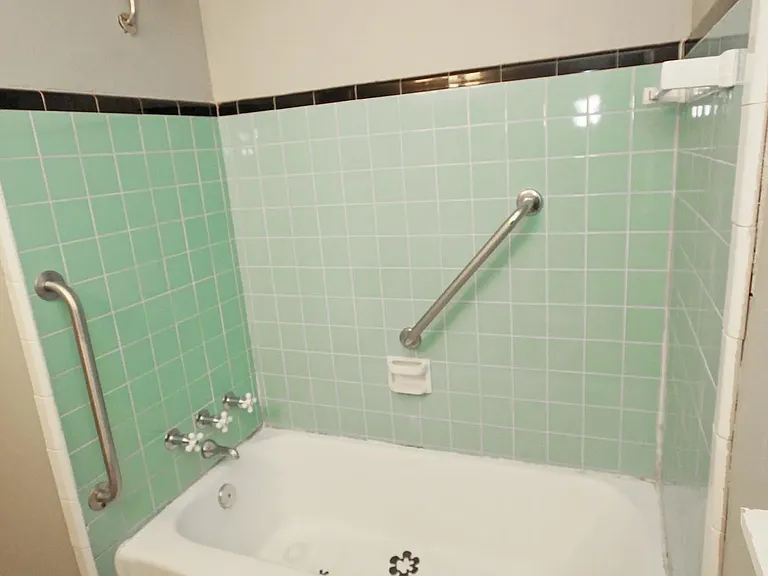 1205 W Brooks St — Photo 10