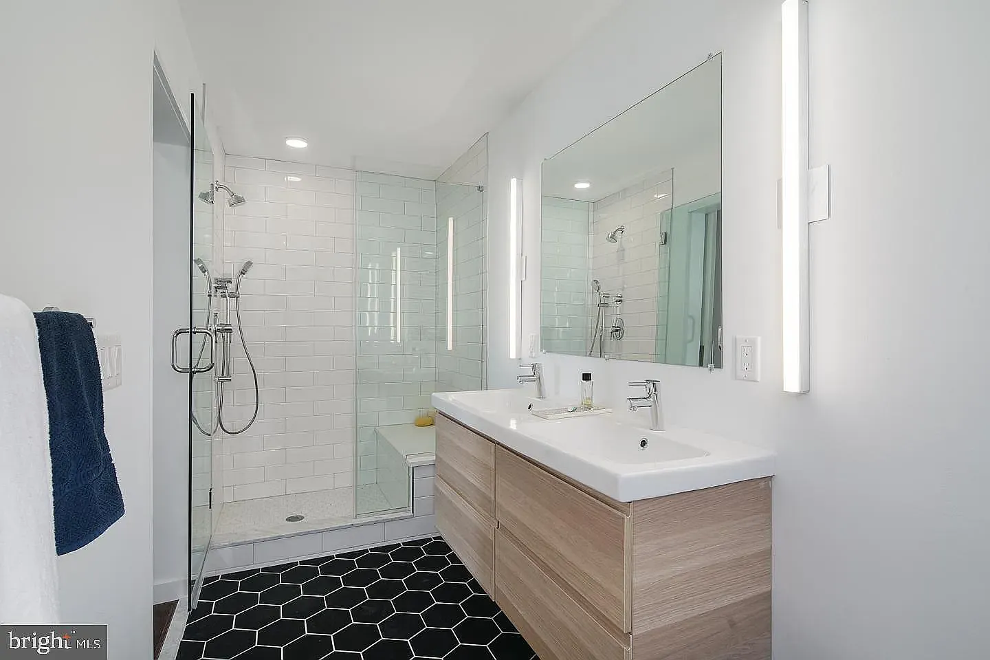2 bed, 1026 sqft, $2,200 — Photo 4