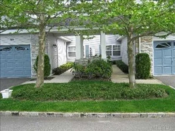 520 Highland Ct, Moriches, NY 11955
