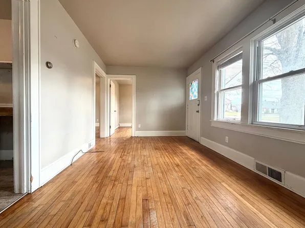 1312 S Van Buren St, Green Bay, WI 54301