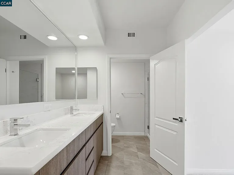 144 S 3rd St #524 — Photo 5