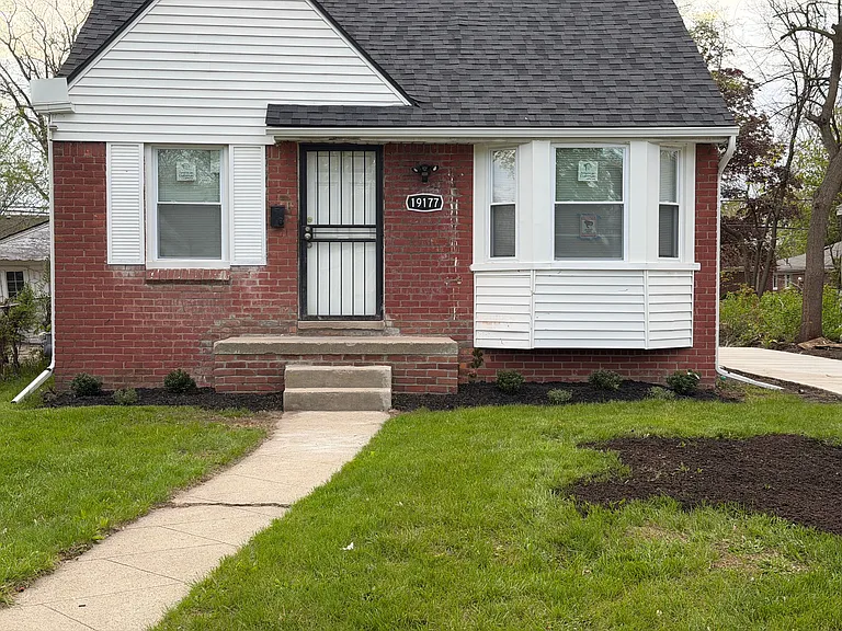 19177 Stahelin Ave — Photo 1