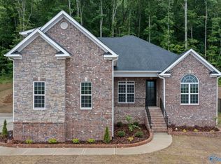 8014 Goose Ridge Dr, Owens Cross Roads, AL 35763