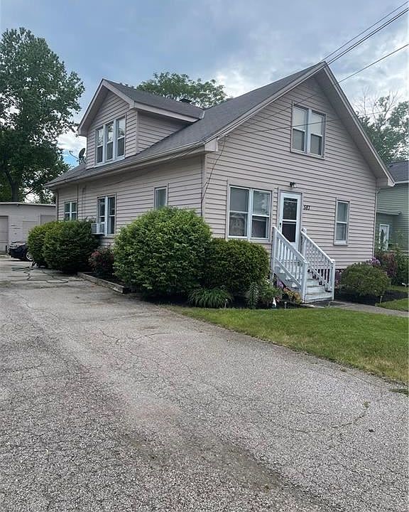 1st image of 587 N Saint Clair St