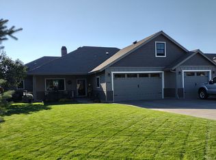 2709 NW Canyon Dr, Redmond, OR 97756
