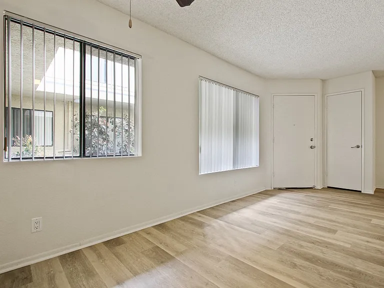 11325 Morrison St — Photo 83