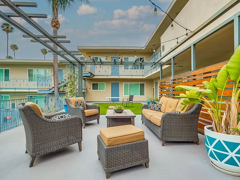 Apartment Complex Near SoFi Stadium with Pool, BBQ Area, Gym and Parking. — Photo 12