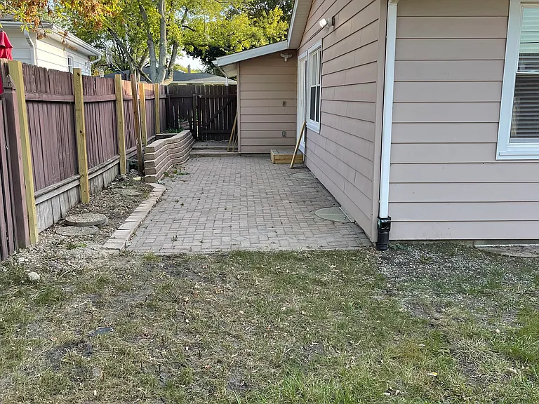1411 Paula Ave — Photo 8