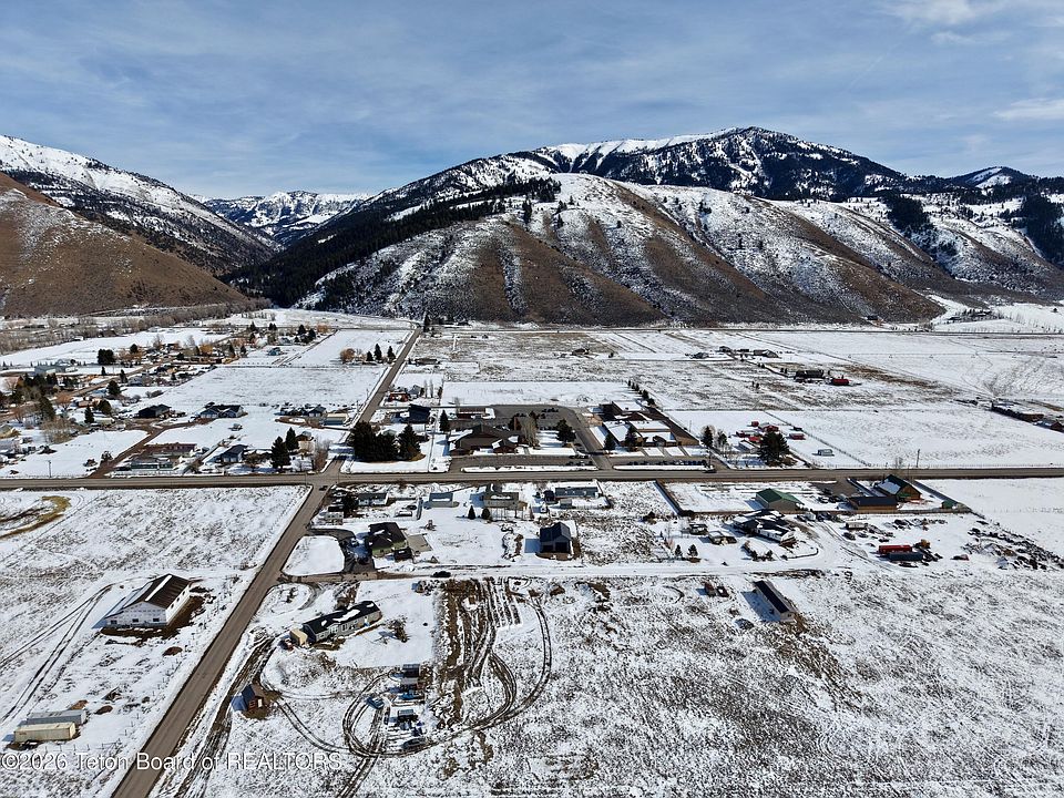 1st image of 4 Dry Creek Rd