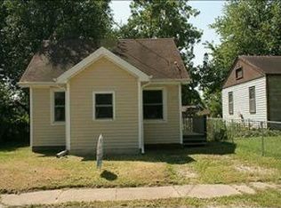 2425 Maple St, Des Moines, IA 50317