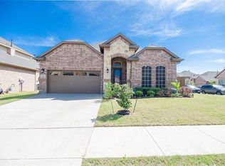 2200 Corsair Ln, Denton, TX 76210