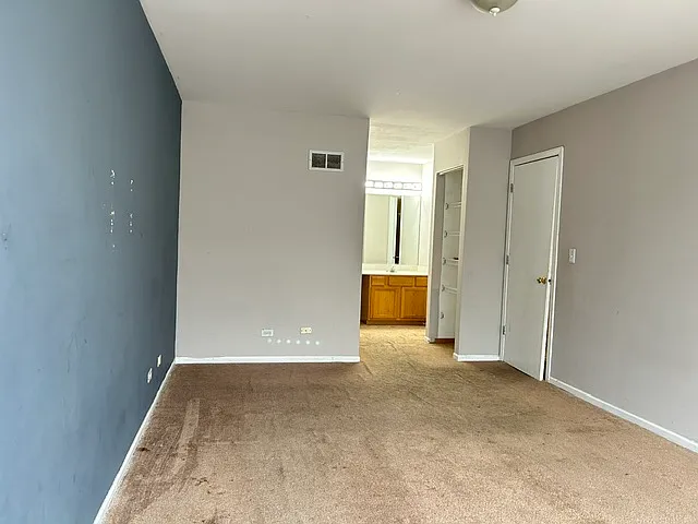 205 W Washington St — Photo 4