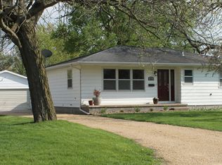 911 2nd St, Camanche, IA 52730