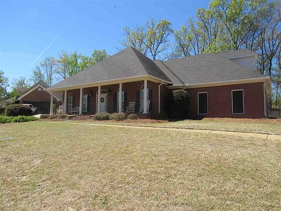 3rd image of 280 Woodland Brook Dr