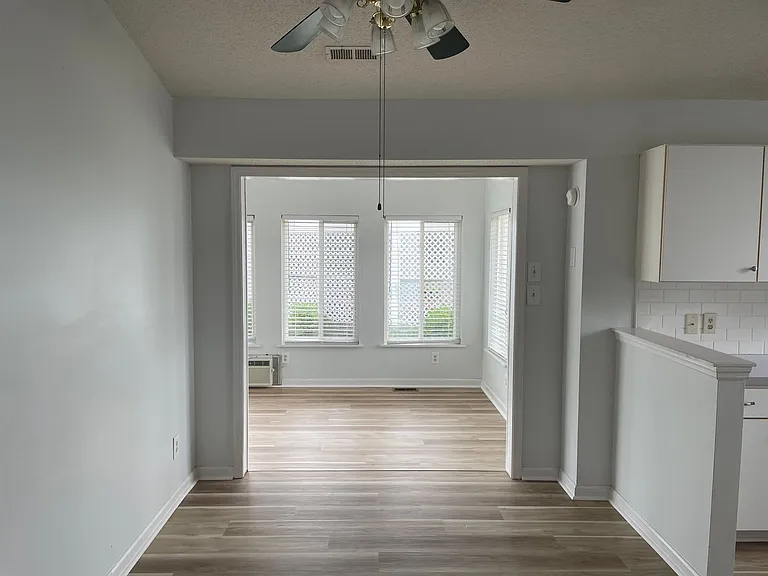 480 Saltaire Dr — Photo 13
