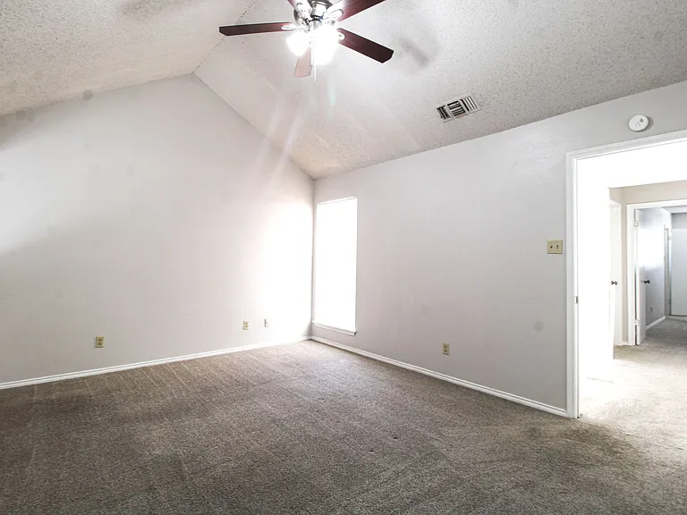 3815 Bremen Ave — Photo 19