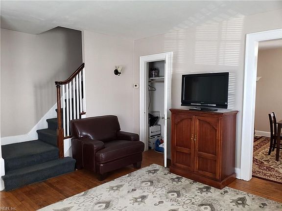 4th image of 6309 Hampton Blvd #B