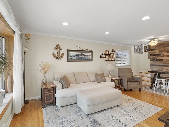 3rd image of 22912 Brookdale Blvd