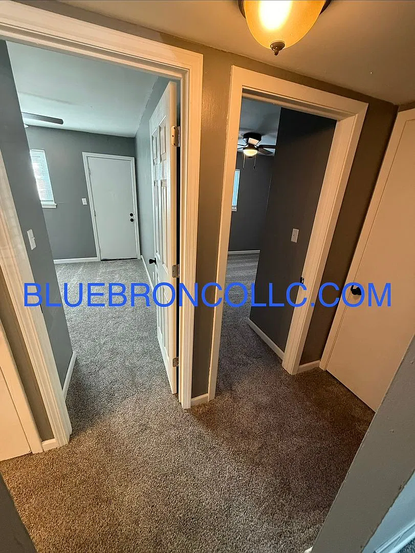 Great Price for renovated 2 bedroom unit with new flooring — Photo 4