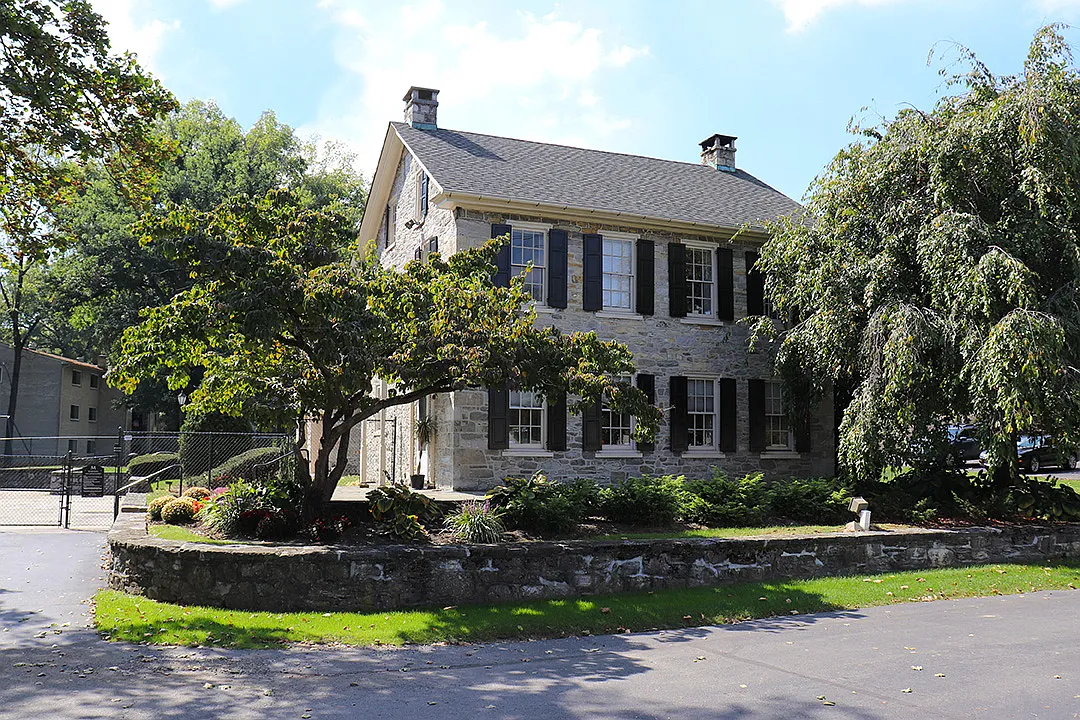 Wynnewood Park Apartments — Photo 1