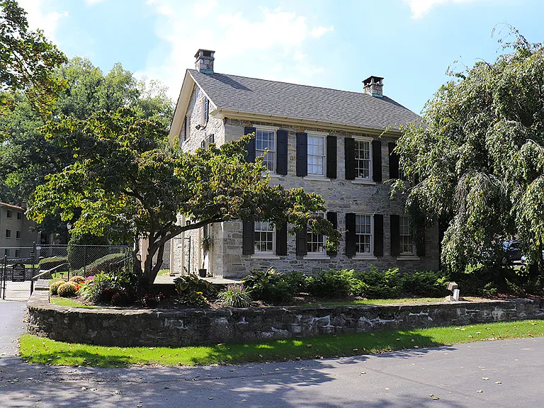 Wynnewood Park Apartments — Photo 1