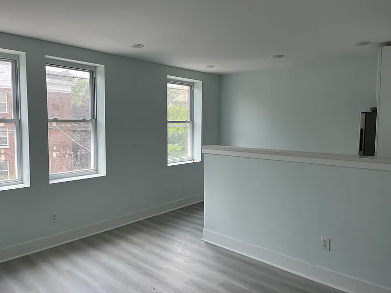 4725-4727 Chester Ave #C5 — Photo 3