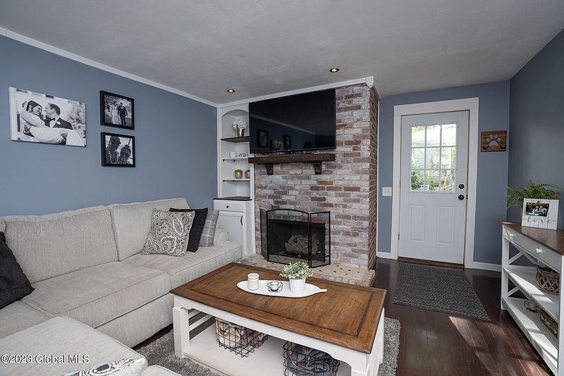 5th image of 920 Pearse Road